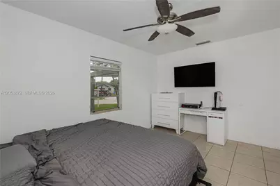 681 NE 1st Pl, Hialeah, FL 33010 - Photo 16