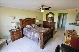 2555 Collins Ave, Miami Beach, FL 33140 - Photo 8