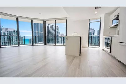 45 SW 9th St #3303, Miami, FL 33130 - Photo 4