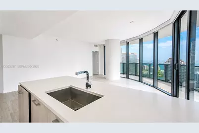 45 SW 9th St #3303, Miami, FL 33130 - Photo 6