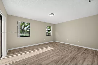 15600 Gauntlet Hall Mnr, Davie, FL 33331 - Photo 18