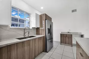 451 E 37th St, Hialeah, FL 33013 - Photo 8