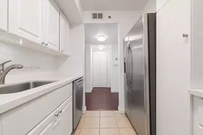 2642 Collins Ave #303, Miami Beach, FL 33140 - Photo 10