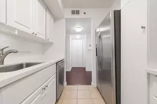 2642 Collins Ave, Miami Beach, FL 33140 - Photo 10