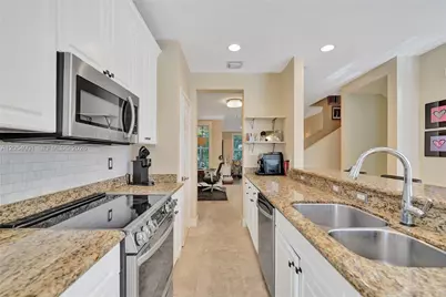 2726 Old Florida Trail, Wilton Manors, FL 33334 - Photo 16