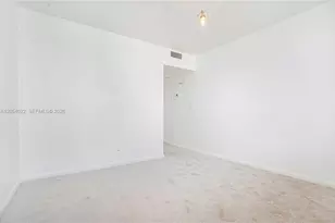 5700 Collins Ave, Miami Beach, FL 33140 - Photo 20