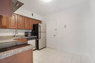 5700 Collins Ave, Miami Beach, FL 33140 - Photo 10