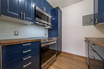 76 NE 170th St, North Miami Beach, FL 33162 - Photo 16