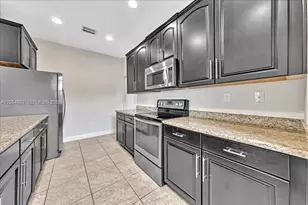 995 SW 147th Ave, Pembroke Pines, FL 33027 - Photo 14