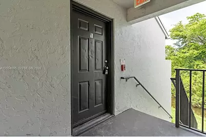 1201 Lake Victoria Dr #V, West Palm Beach, FL 33411 - Photo 2