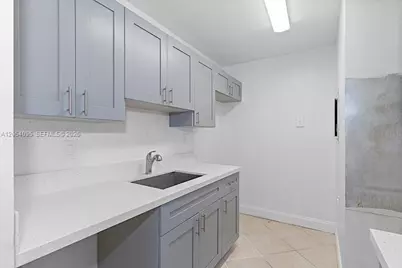 1201 Lake Victoria Dr #V, West Palm Beach, FL 33411 - Photo 10