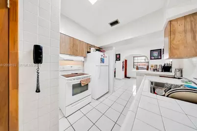 11 W 64th St, Hialeah, FL 33012 - Photo 10