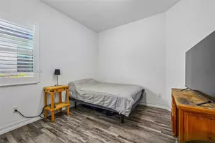 1053 SW 113th Way, Pembroke Pines, FL 33025 - Photo 14