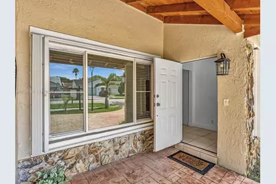 10149 S 21st St, Pembroke Pines, FL 33026 - Photo 8