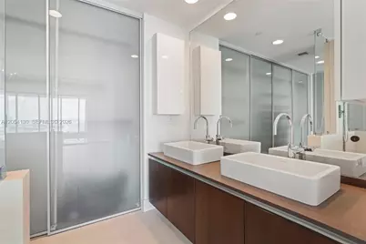 1040 Biscayne Blvd #3802, Miami, FL 33132 - Photo 16