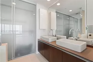 1040 Biscayne Blvd, Miami, FL 33132 - Photo 16