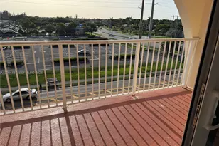 7010 NW 186th St, Hialeah, FL 33015 - Photo 10