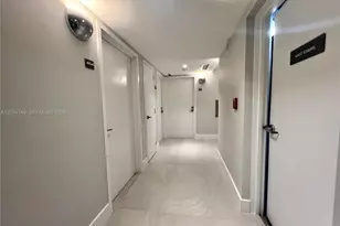 2457 Collins Ave, Miami Beach, FL 33140 - Photo 20