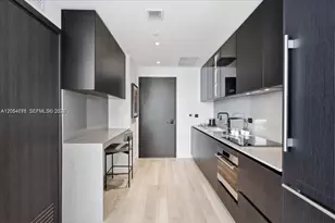 20 NE 11th St, Miami, FL 33132 - Photo 4