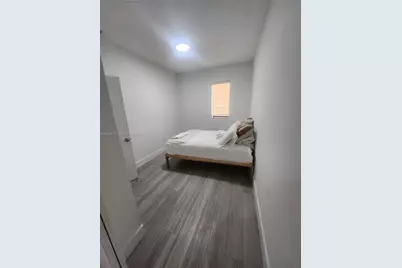 2700 Collins Ave #202, Miami Beach, FL 33140 - Photo 4