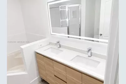 11432 NW 50th Ter, Doral, FL 33178 - Photo 30