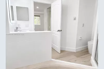11432 NW 50th Ter, Doral, FL 33178 - Photo 34