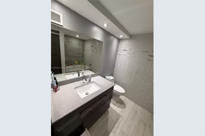 600 Parkview Dr #818, Hallandale Beach, FL 33009 - Photo 22