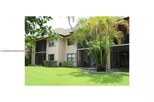 10437 NW 11th St, Pembroke Pines, FL 33026 - Photo 2