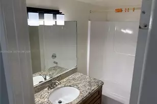 9711 Fontainebleau Blvd, Miami, FL 33172 - Photo 18