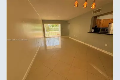 9711 Fontainebleau Blvd #D106, Miami, FL 33172 - Photo 6