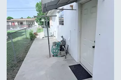 21105 NW Miami Ct, Miami Gardens, FL 33169 - Photo 16