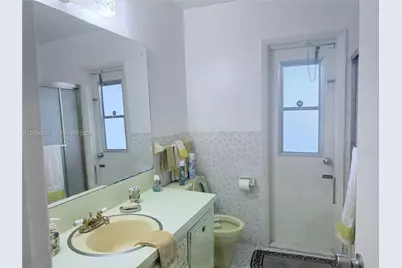 21105 NW Miami Ct, Miami Gardens, FL 33169 - Photo 8