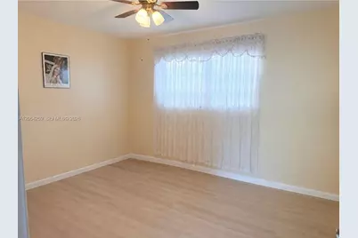 21105 NW Miami Ct, Miami Gardens, FL 33169 - Photo 12