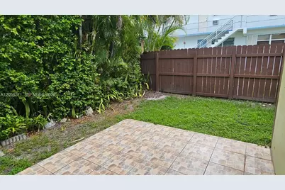 808 NE 10th St #3, Hallandale Beach, FL 33009 - Photo 2