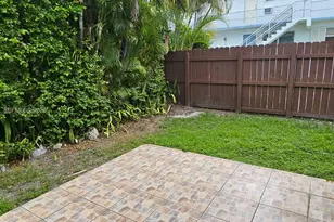 808 NE 10th St, Hallandale Beach, FL 33009 - Photo 2