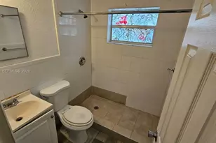 808 NE 10th St, Hallandale Beach, FL 33009 - Photo 10