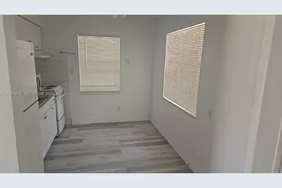 808 NE 10th St #3, Hallandale Beach, FL 33009 - Photo 8