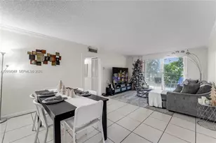 9320 Fontainebleau Blvd, Miami, FL 33172 - Photo 4