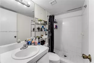 9320 Fontainebleau Blvd, Miami, FL 33172 - Photo 10