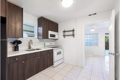 23 SW 8th St, Hallandale Beach, FL 33009 - Photo 6