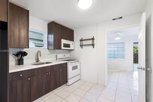 23 SW 8th St, Hallandale Beach, FL 33009 - Photo 6