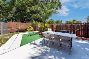 23 SW 8th St, Hallandale Beach, FL 33009 - Photo 4