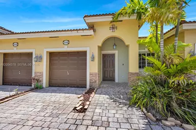 3326 NE 11th Dr, Homestead, FL 33033 - Photo 2