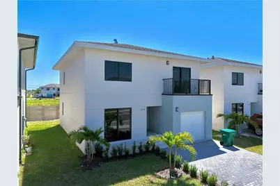 1374 NW 1st St, Florida City, FL 33034 - Photo 2