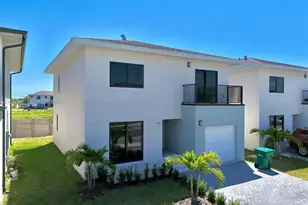 1374 NW 1st St, Florida City, FL 33034 - Photo 2