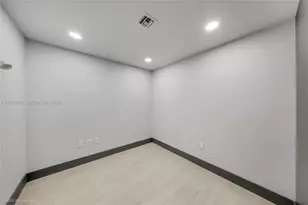 16385 Biscayne Blvd, North Miami Beach, FL 33160 - Photo 14