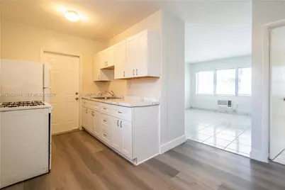 1190 71st St #6, Miami Beach, FL 33141 - Photo 8