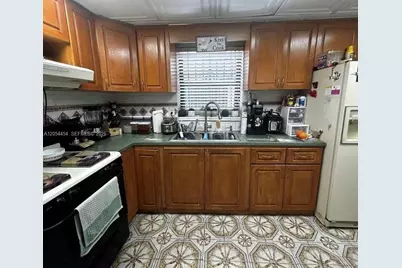 890 E 28th St, Hialeah, FL 33013 - Photo 4
