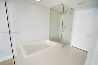 650 NE 32nd St #4104, Miami, FL 33137 - Photo 16