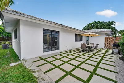 1892 NE 33rd St, Oakland Park, FL 33306 - Photo 34